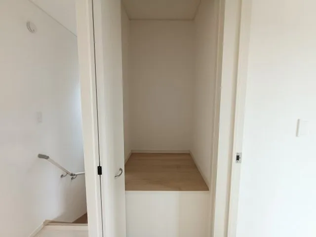 2階廊下収納