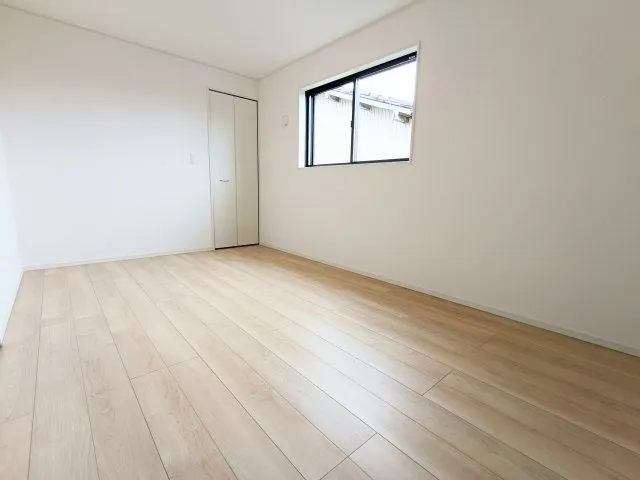 使いやすい形でベッドや家具の置き方にも困ることもありません。
