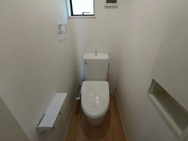 1階、2階どちらにも節水省エネ仕様のシャワートイレを採用しています。