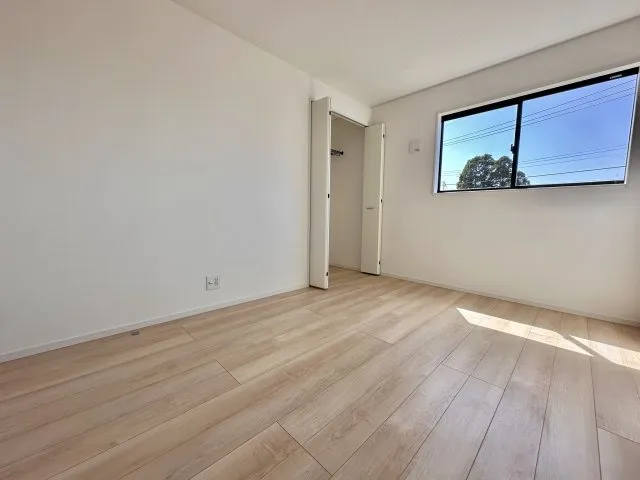 使いやすい形でベッドや家具の置き方にも困ることもありません。