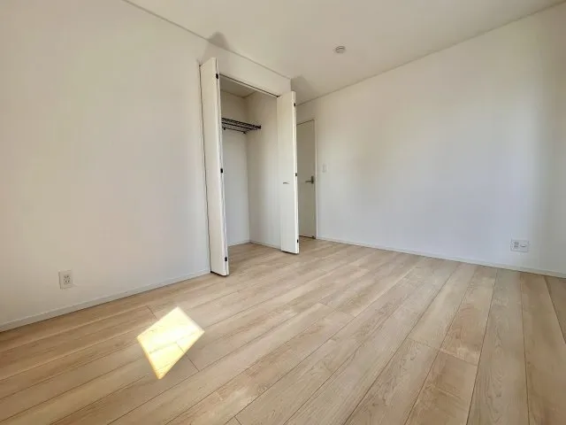 プライベートな部屋では自分時間をゆったり過ごしたい。音楽を聴いたり読書したり・・・時間が落ち着いて感じる住空間。